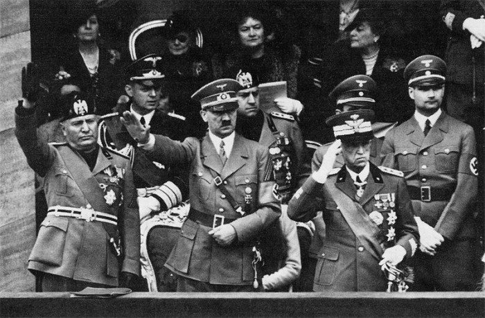 C. Perché nelle nostre preghiere quotidiane non dimenticate il Re, il Duce e la Patria?