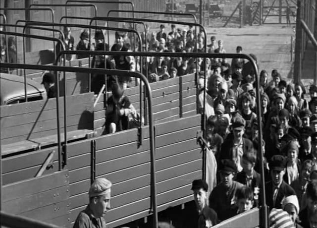 [GHETTIZZAZIONE - SCENA 3A] - Tratta da "Schindler's List" di Steven Spielberg (1993)