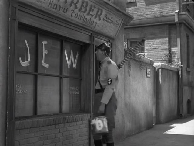 [ESCLUSIONE - SCENA 2G] - Tratta da "Il Grande Dittatore" di Charles Chaplin (1940)